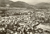 Remiremont. - Vue panoramique aérienne. - Au fond, la Chaîne des Vosges